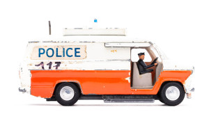 Polizeiauto | Ford | Transit | Orange | Motor stottert | 1970 | Dinky Toys