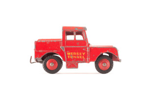Geländewagen | Land Rover | 255 | Rot | Aschenbecher fehlt | 1950 | Dinky Toys | Beat Etter