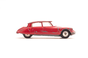 Limousine | Citroën | DS | Rot | Rückspiegel fehlt | 1950 | Corgi | Martin Sigrist